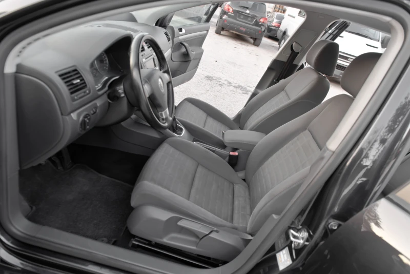 VW Golf 2.0TDI - NAVI - ОБСЛУЖЕН - РЕГИСТРИРАН, снимка 12 - Автомобили и джипове - 52162022