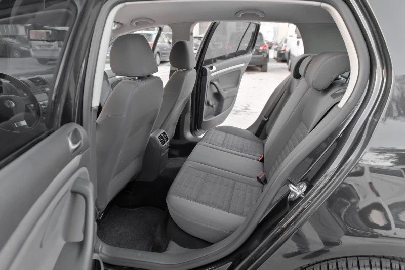 VW Golf 2.0TDI - NAVI - ОБСЛУЖЕН - РЕГИСТРИРАН, снимка 11 - Автомобили и джипове - 52162022