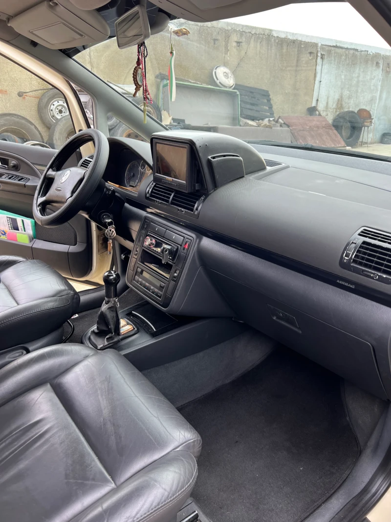 VW Sharan 1.9 TDI, снимка 13 - Автомобили и джипове - 52290834