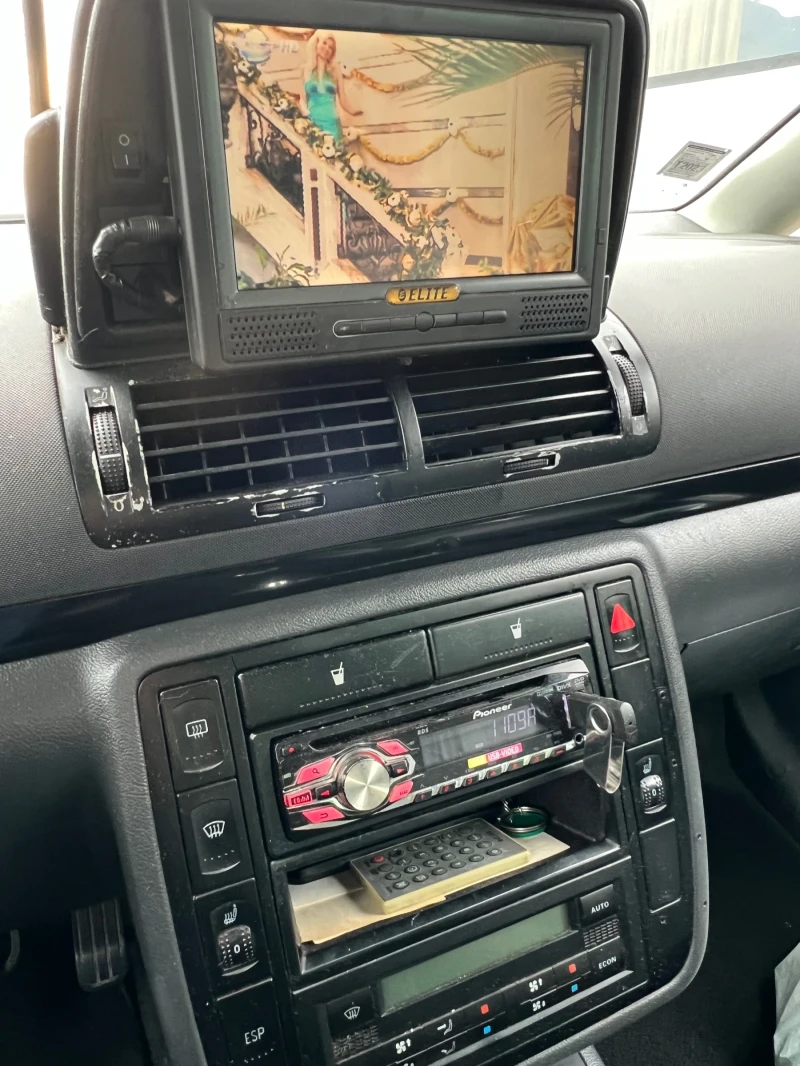 VW Sharan 1.9 TDI, снимка 6 - Автомобили и джипове - 52290834