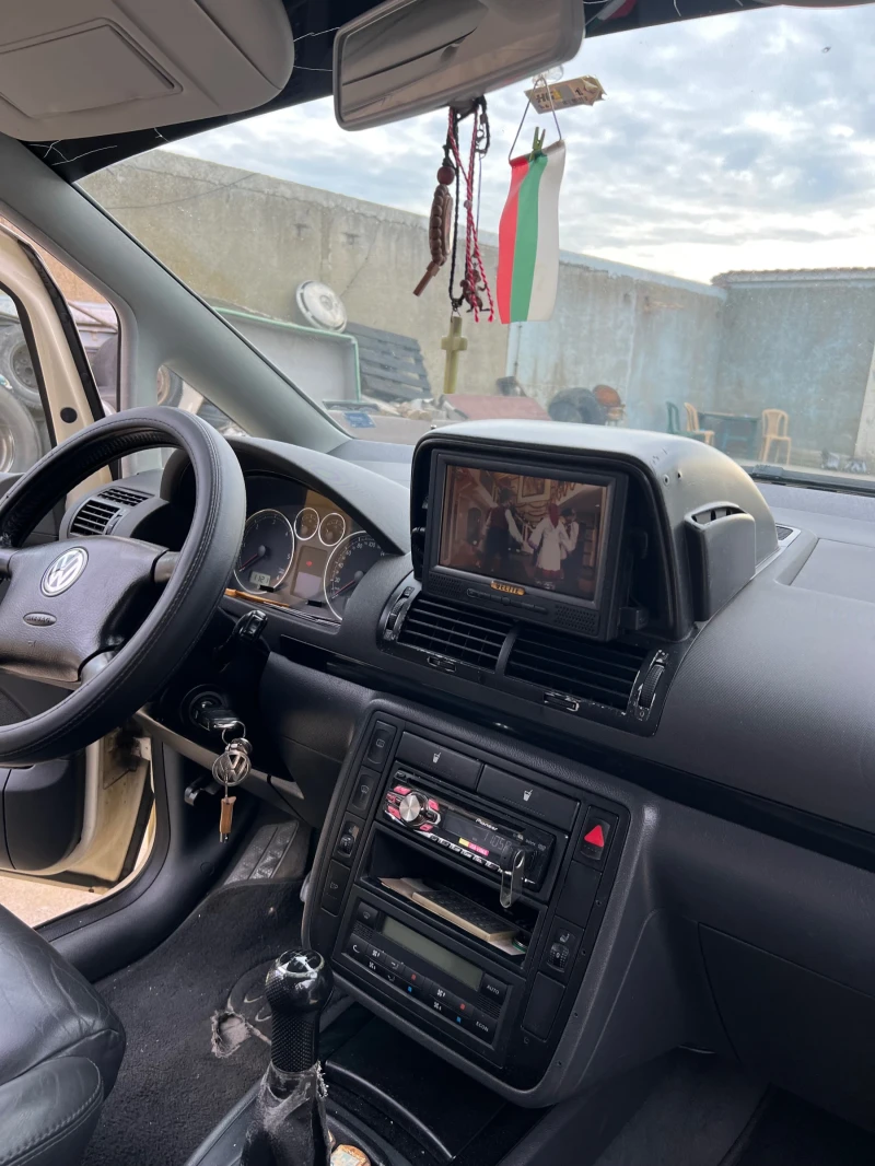 VW Sharan 1.9 TDI, снимка 14 - Автомобили и джипове - 52290834