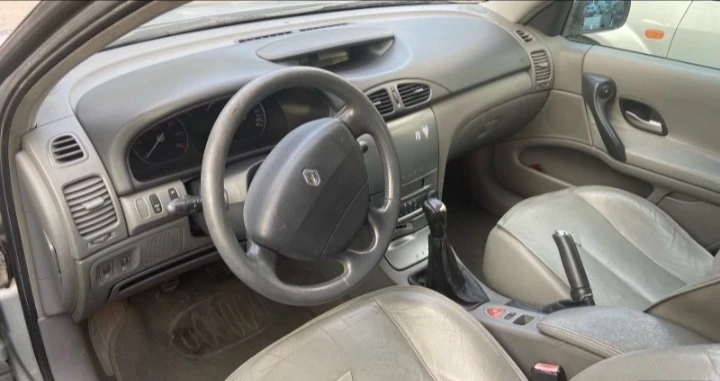 Renault Laguna 2.0 16v, снимка 3 - Автомобили и джипове - 49304550