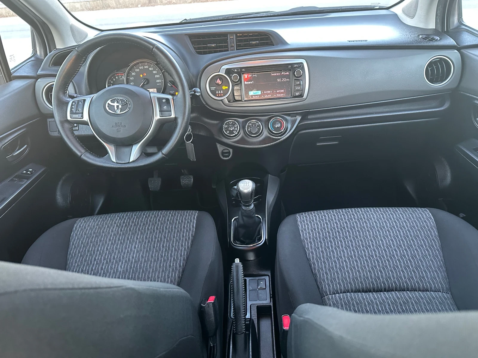 Toyota Yaris 1.3 i - изображение 9