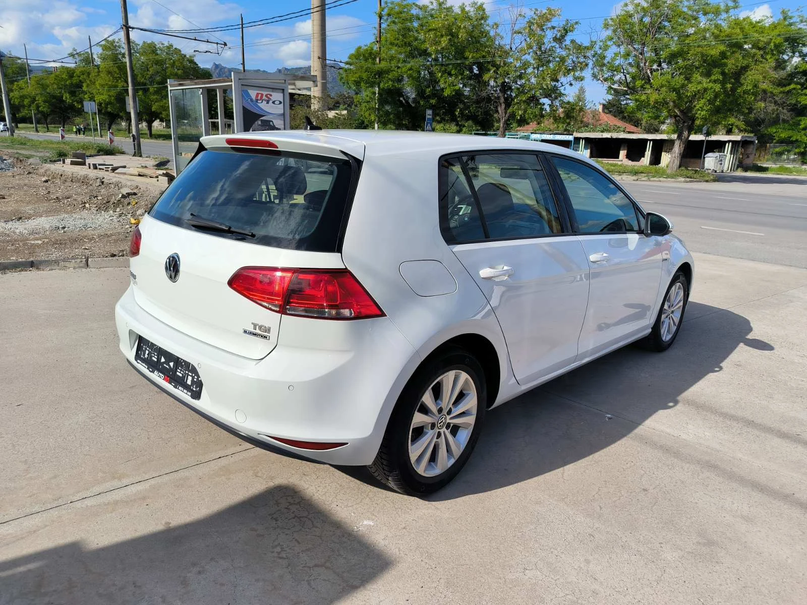 VW Golf 1.4i-G-tec-Navi-6sk.-Euro-6B - изображение 5
