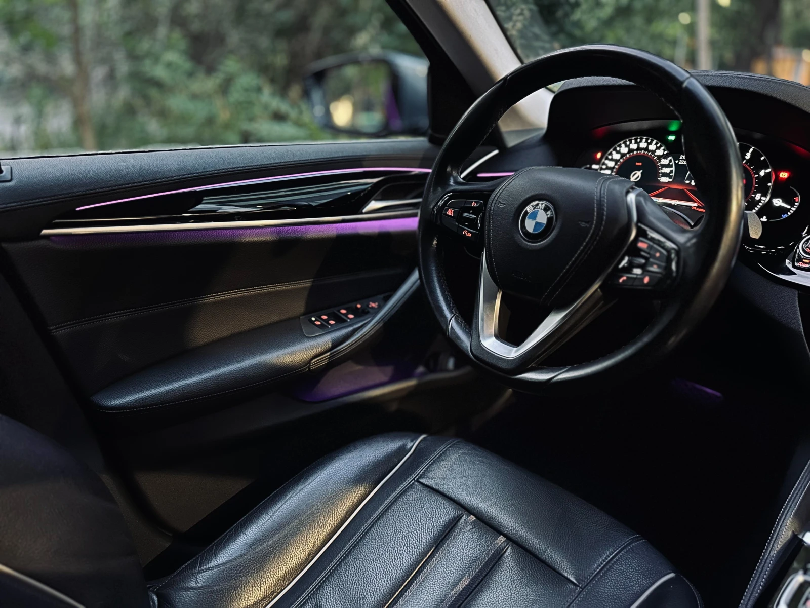 BMW 530 D Xdrive Luxury Line - първи собственик в България, снимка 17 - Автомобили и джипове - 54218308