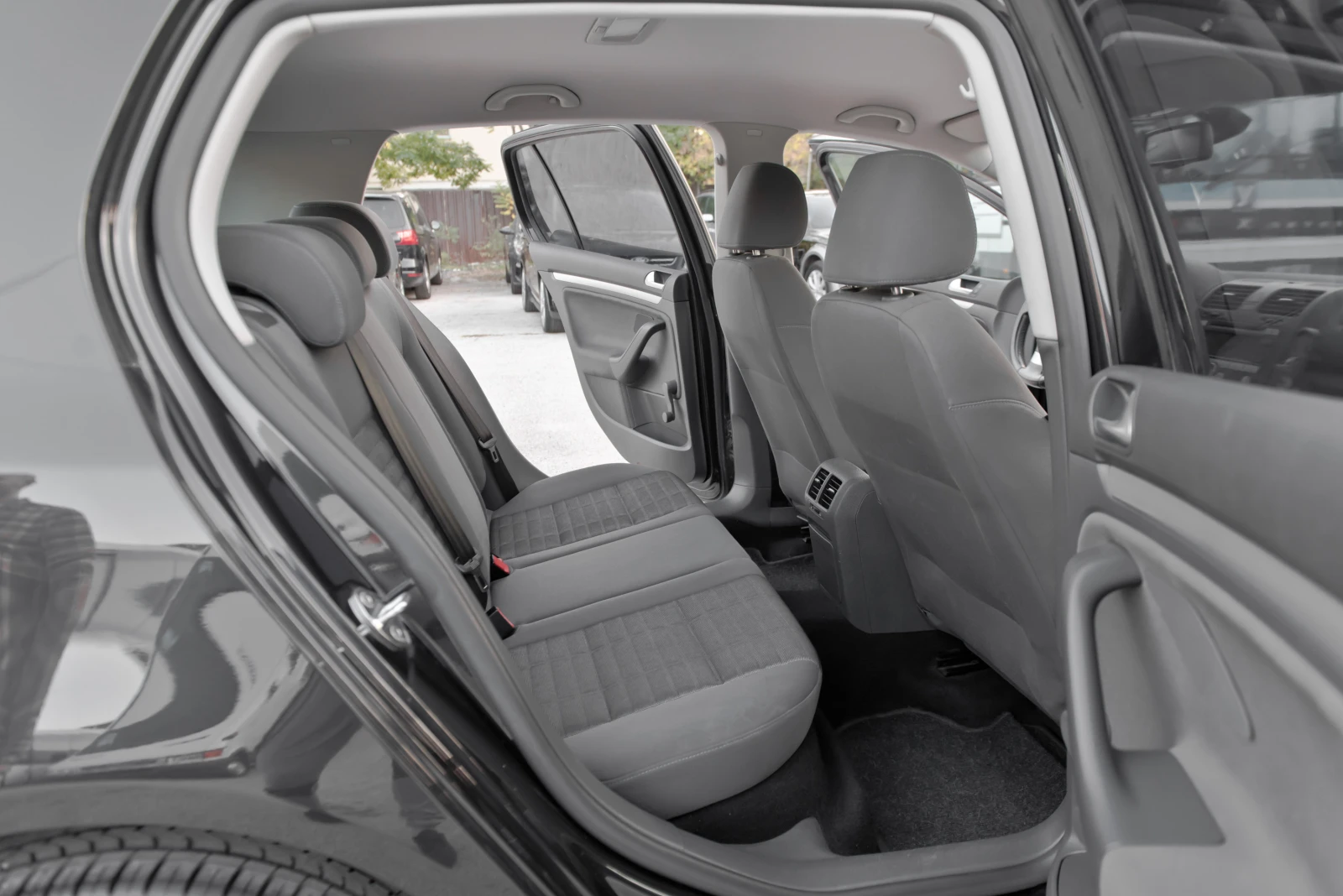 VW Golf 2.0TDI - NAVI - ОБСЛУЖЕН - РЕГИСТРИРАН - изображение 10