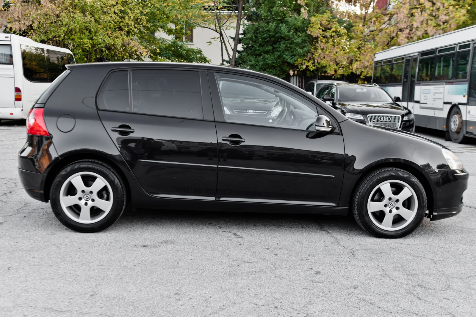 VW Golf 2.0TDI - NAVI - ОБСЛУЖЕН - РЕГИСТРИРАН - изображение 8