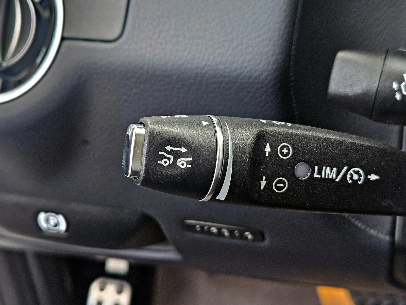 Mercedes-Benz E 350 AMG/4MAT/DISTR/PANO/HARMAN/CAMERA/ПОДГРЕВ/ОБДУХ/LI, снимка 12 - Автомобили и джипове - 53985360