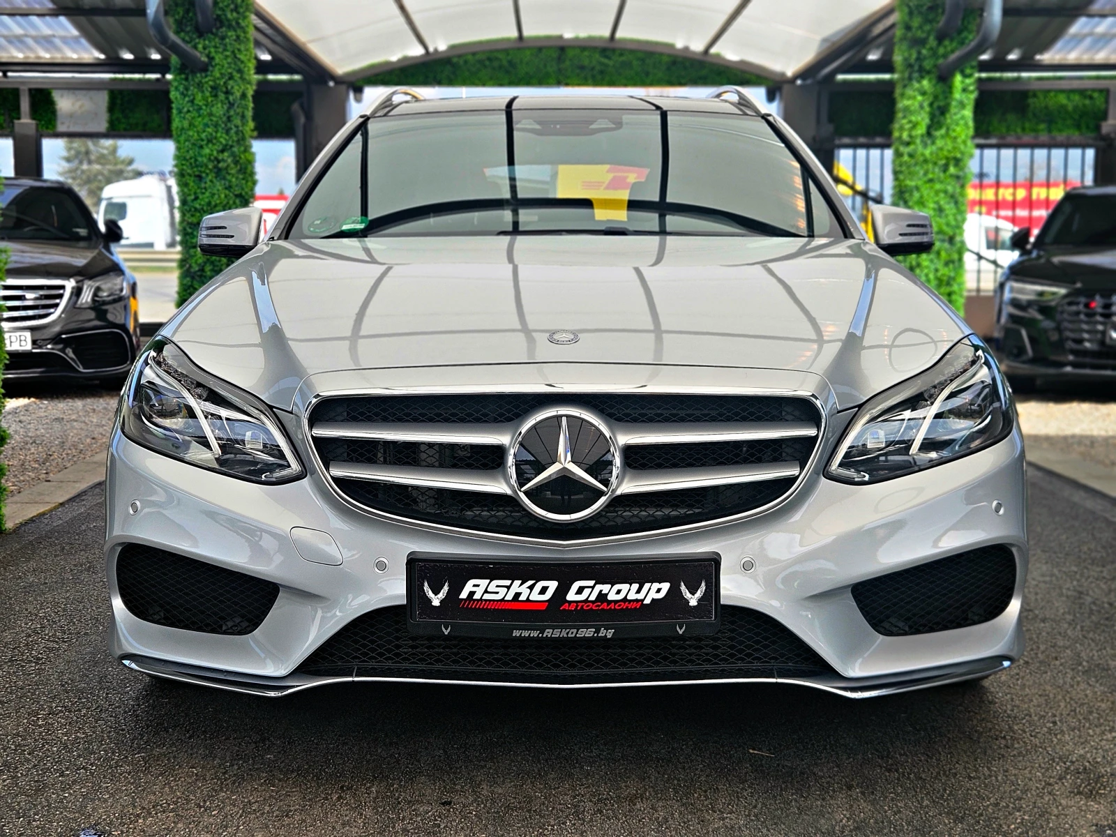 Mercedes-Benz E 350 AMG/4MAT/DISTR/PANO/HARMAN/CAMERA/ПОДГРЕВ/ОБДУХ/LI, снимка 2 - Автомобили и джипове - 53985360