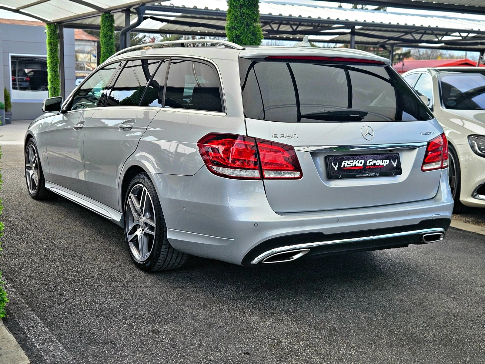 Mercedes-Benz E 350 AMG/4MAT/DISTR/PANO/HARMAN/CAMERA/ПОДГРЕВ/ОБДУХ/LI, снимка 7 - Автомобили и джипове - 53985360