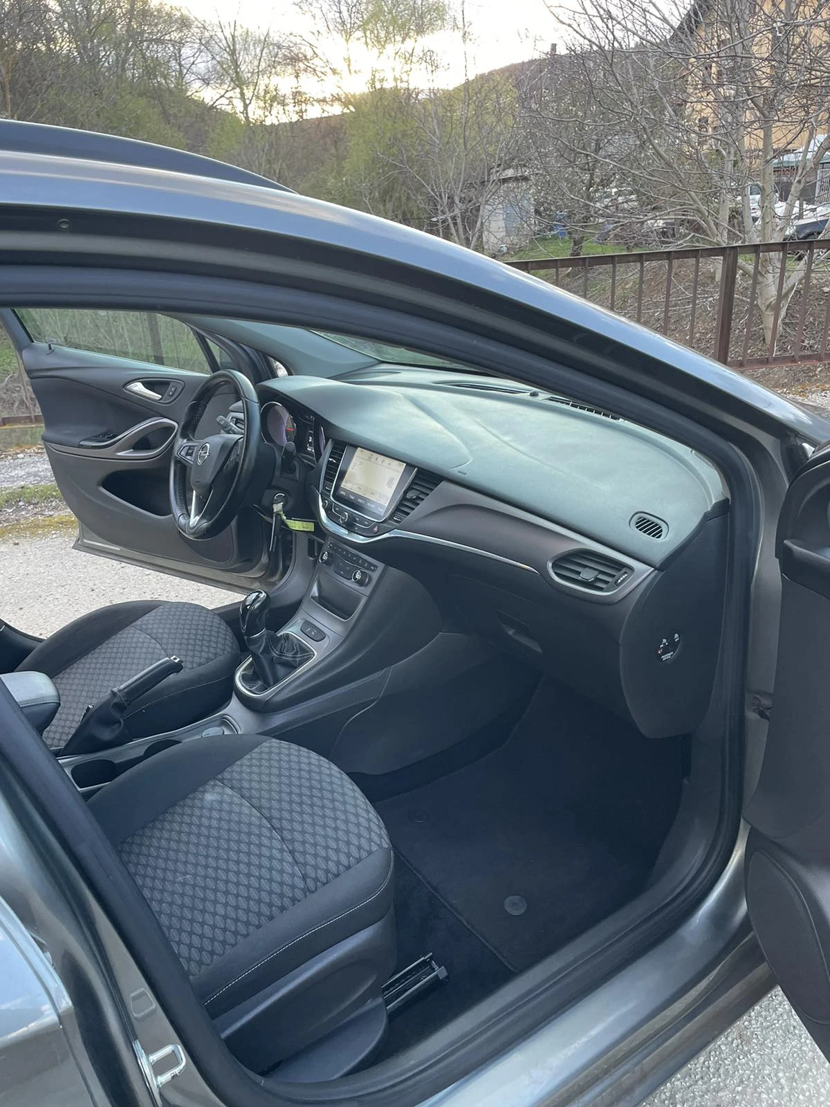 Opel Astra 1.6 CDTi, снимка 13 - Автомобили и джипове - 54123259