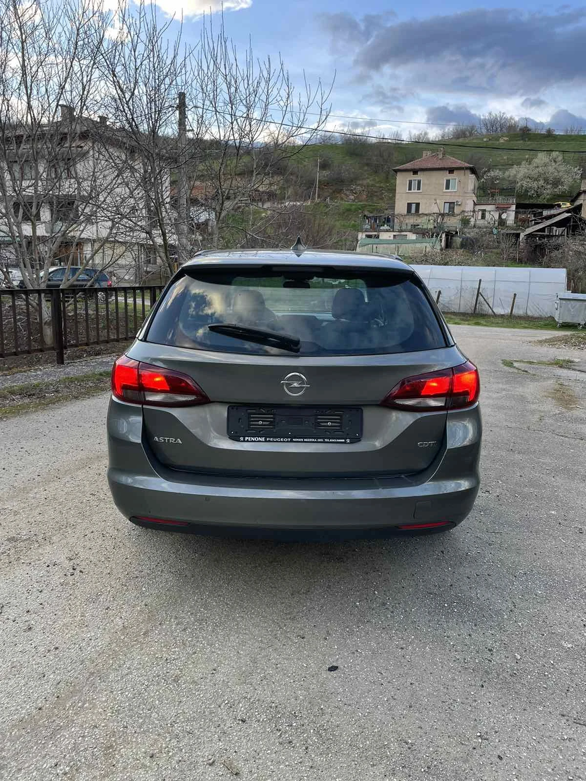 Opel Astra 1.6 CDTi, снимка 4 - Автомобили и джипове - 54123259