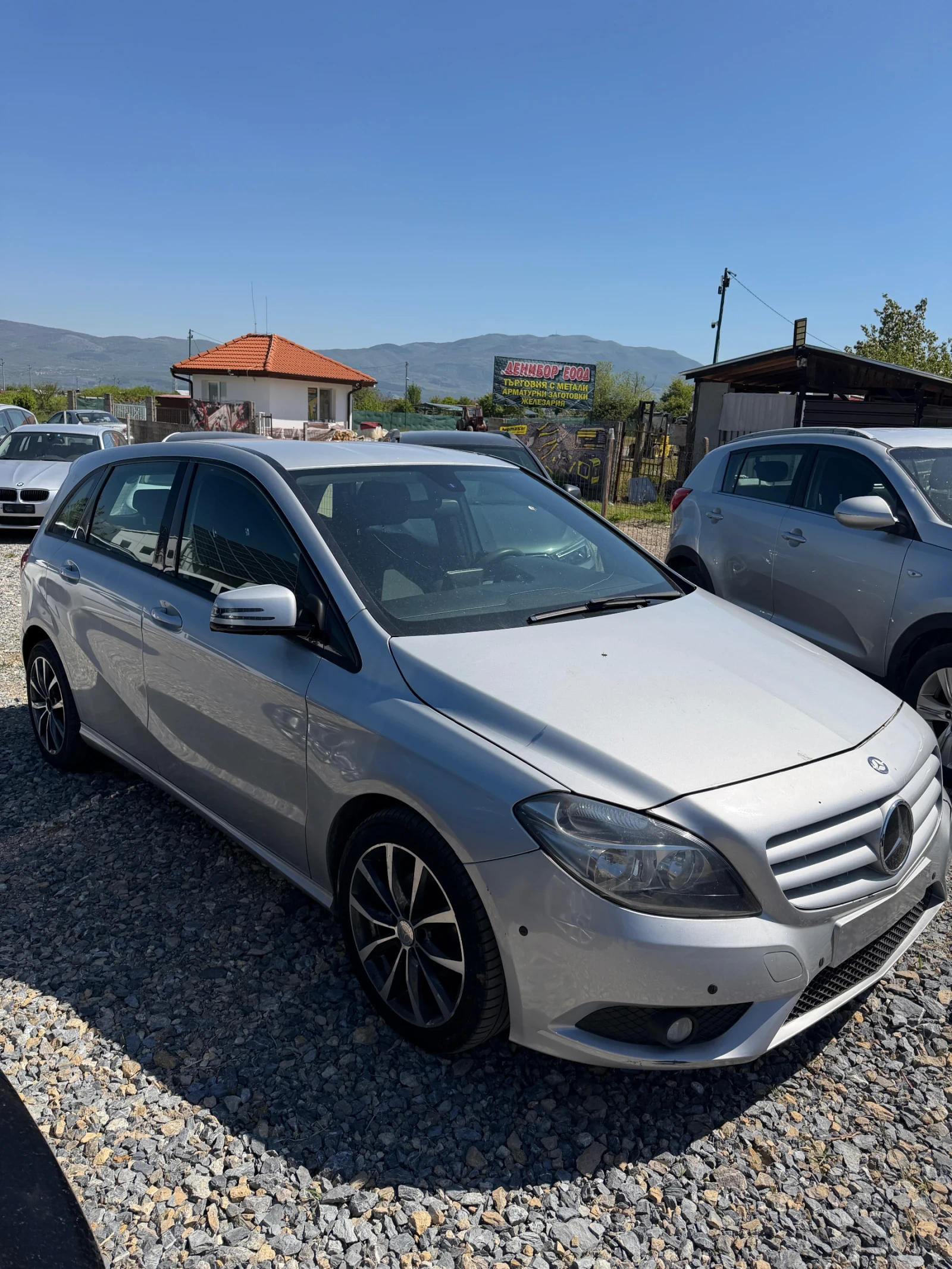 Mercedes-Benz B 180