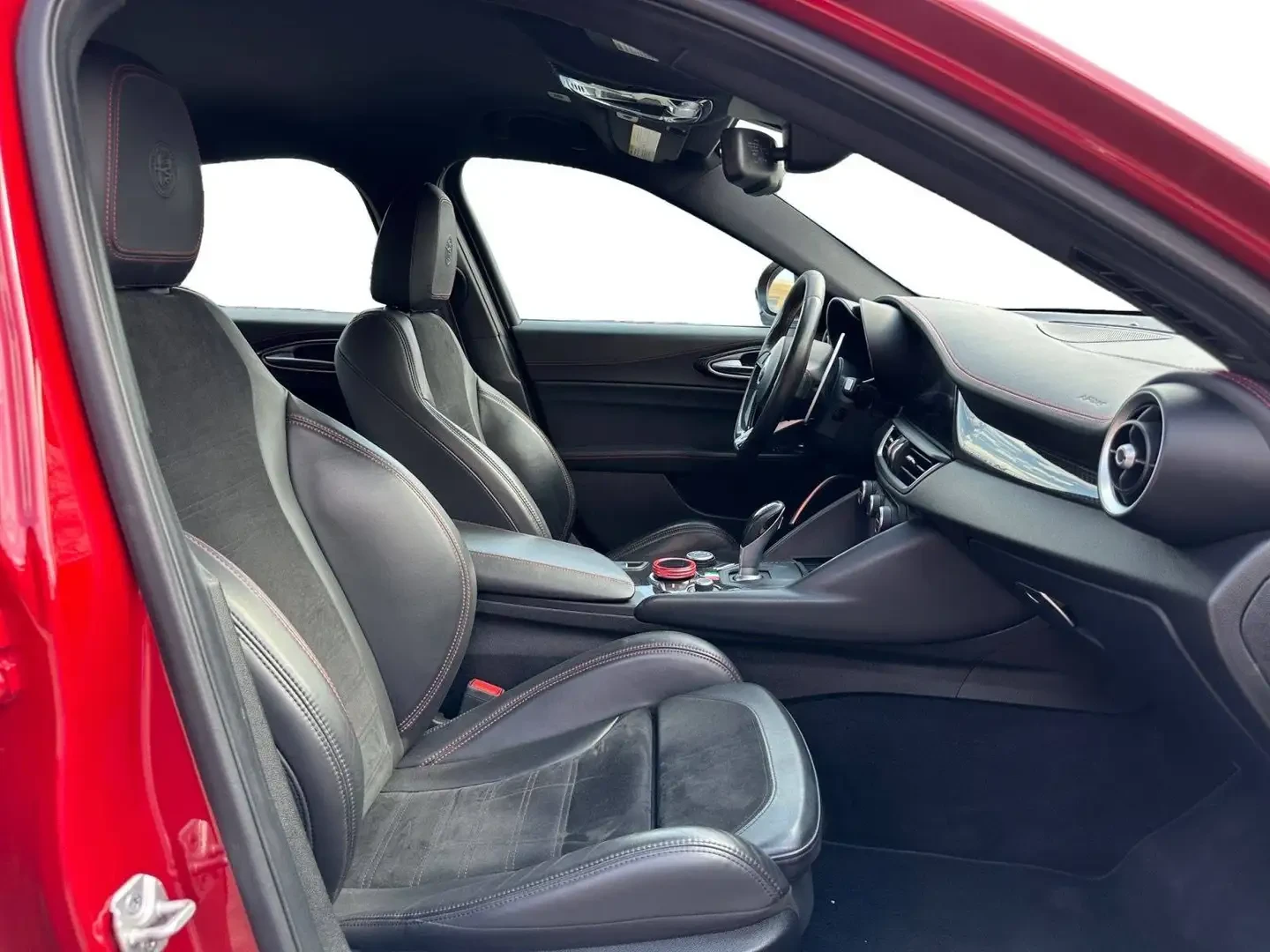 Alfa Romeo Giulia QUADROFOGLIO* FULL* КРАЙНА ЦЕНА ДО БЪЛГАРИЯ* , снимка 11 - Автомобили и джипове - 54959510