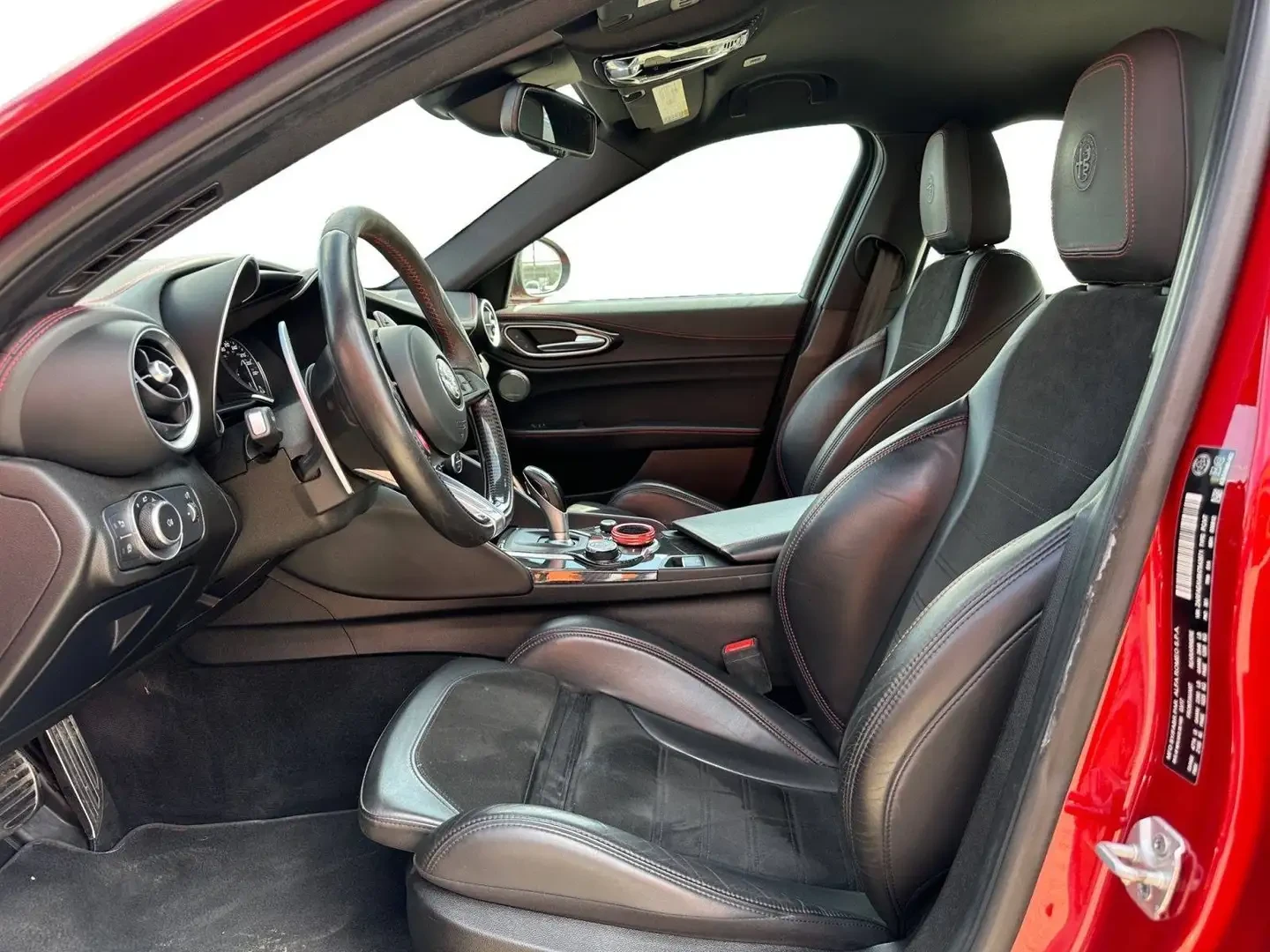 Alfa Romeo Giulia QUADROFOGLIO* FULL* КРАЙНА ЦЕНА ДО БЪЛГАРИЯ* , снимка 15 - Автомобили и джипове - 54959510
