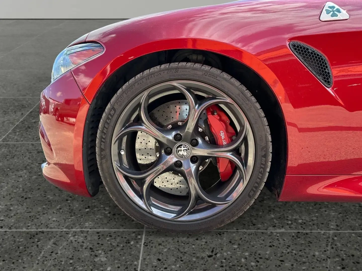 Alfa Romeo Giulia QUADROFOGLIO* FULL* КРАЙНА ЦЕНА ДО БЪЛГАРИЯ* , снимка 9 - Автомобили и джипове - 54959510