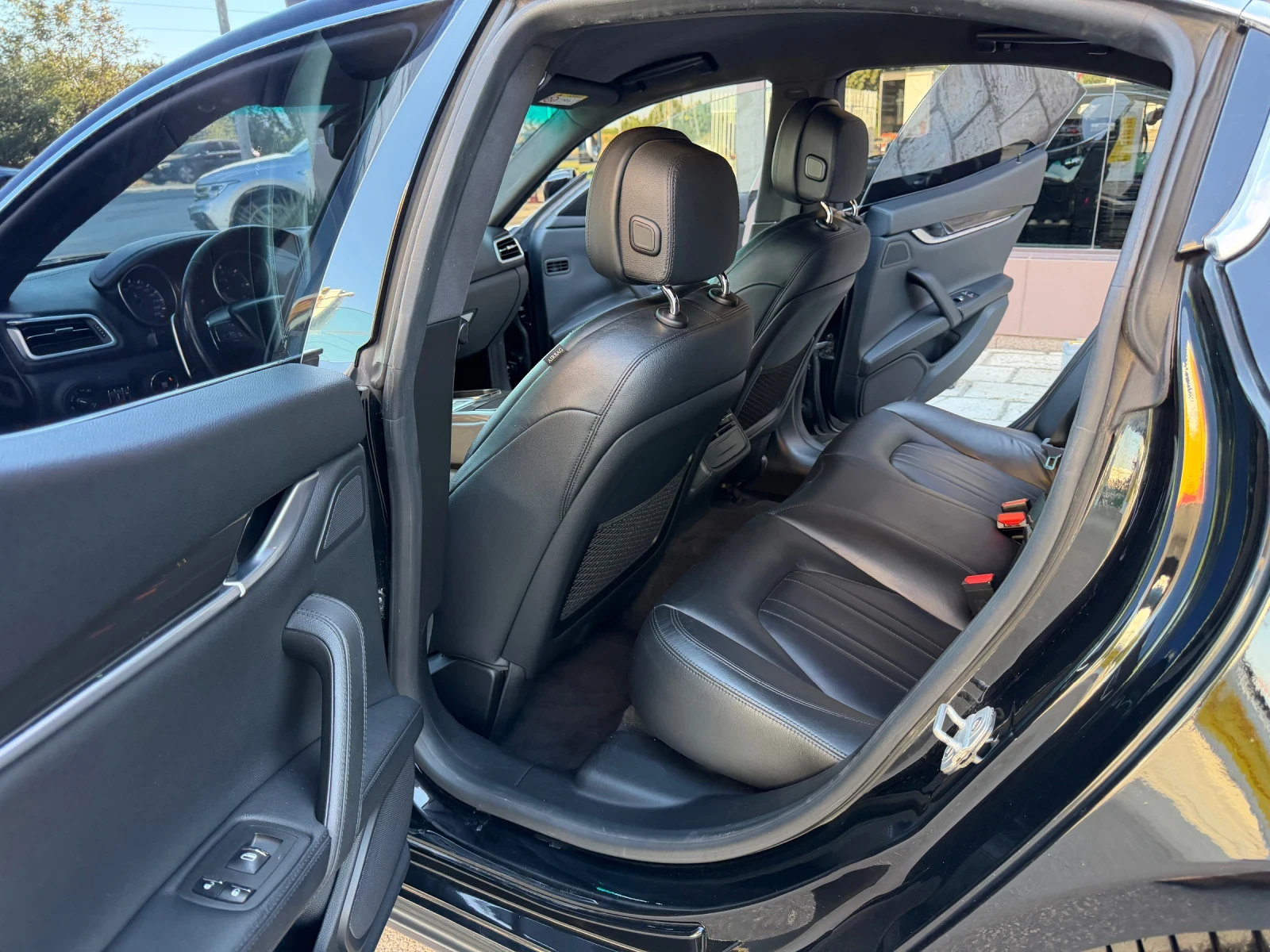 Maserati Ghibli 3.0D-V6 -SPORT-PODGREV-NAVI, снимка 8 - Автомобили и джипове - 55987367