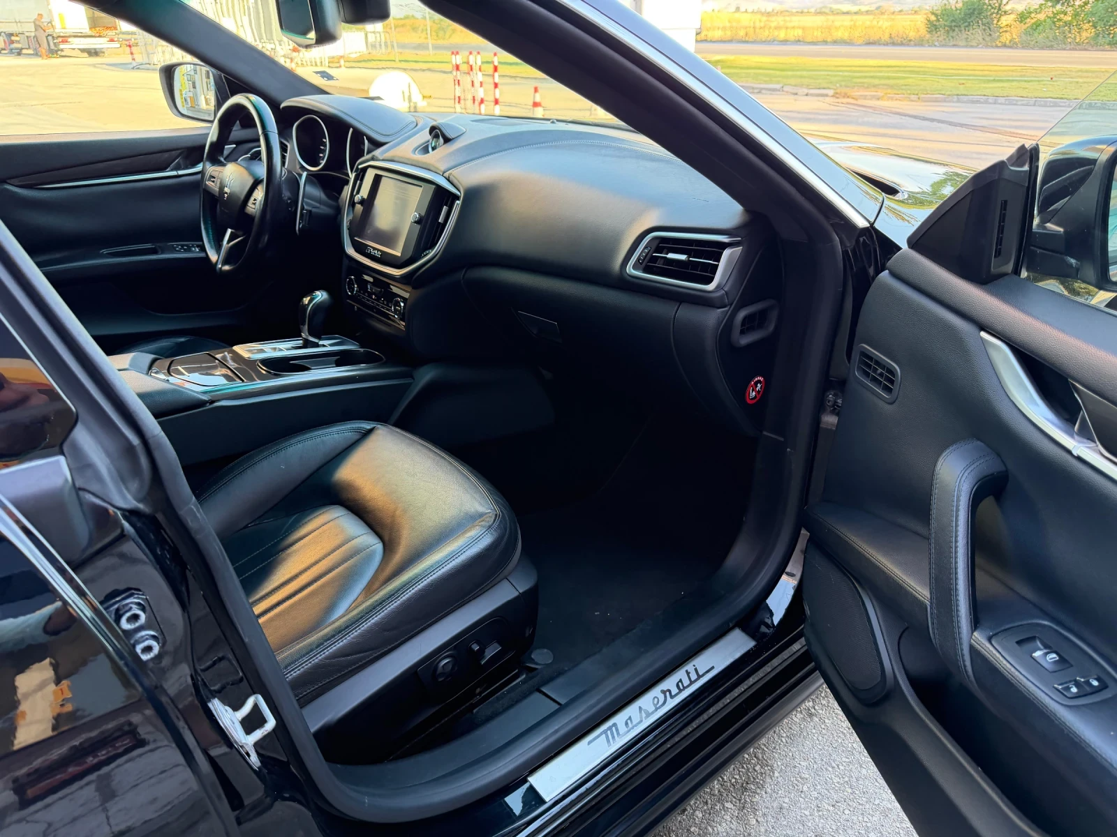 Maserati Ghibli 3.0D-V6 -SPORT-PODGREV-NAVI, снимка 10 - Автомобили и джипове - 55987367