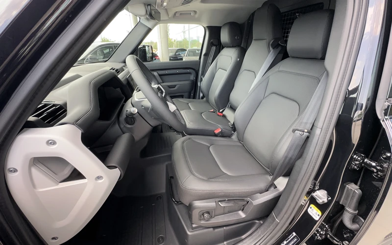 Land Rover Defender Hard Top S D250, снимка 6 - Автомобили и джипове - 50950864