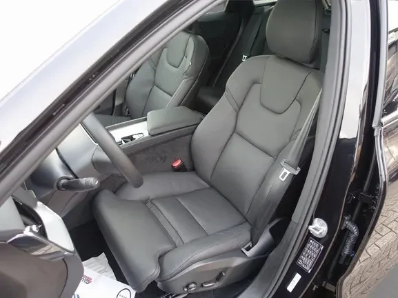 Volvo XC60 B5 AWD = Plus Dark = Гаранция, снимка 6 - Автомобили и джипове - 54179323