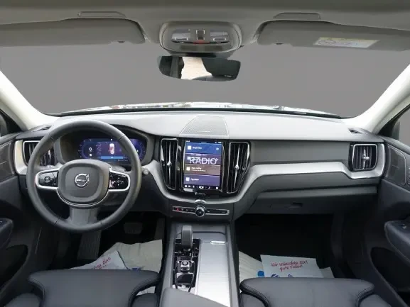 Volvo XC60 B5 AWD = Plus Dark = Гаранция, снимка 8 - Автомобили и джипове - 54179323