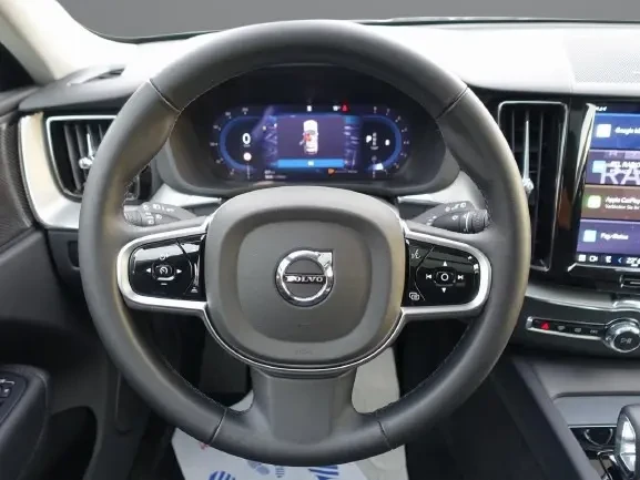 Volvo XC60 B5 AWD = Plus Dark = Гаранция, снимка 7 - Автомобили и джипове - 54179323