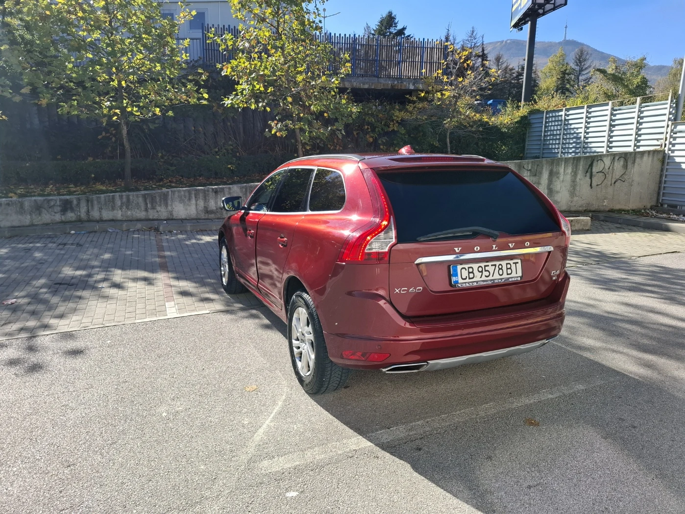 Volvo XC60 2.4 D4 AWD - изображение 3