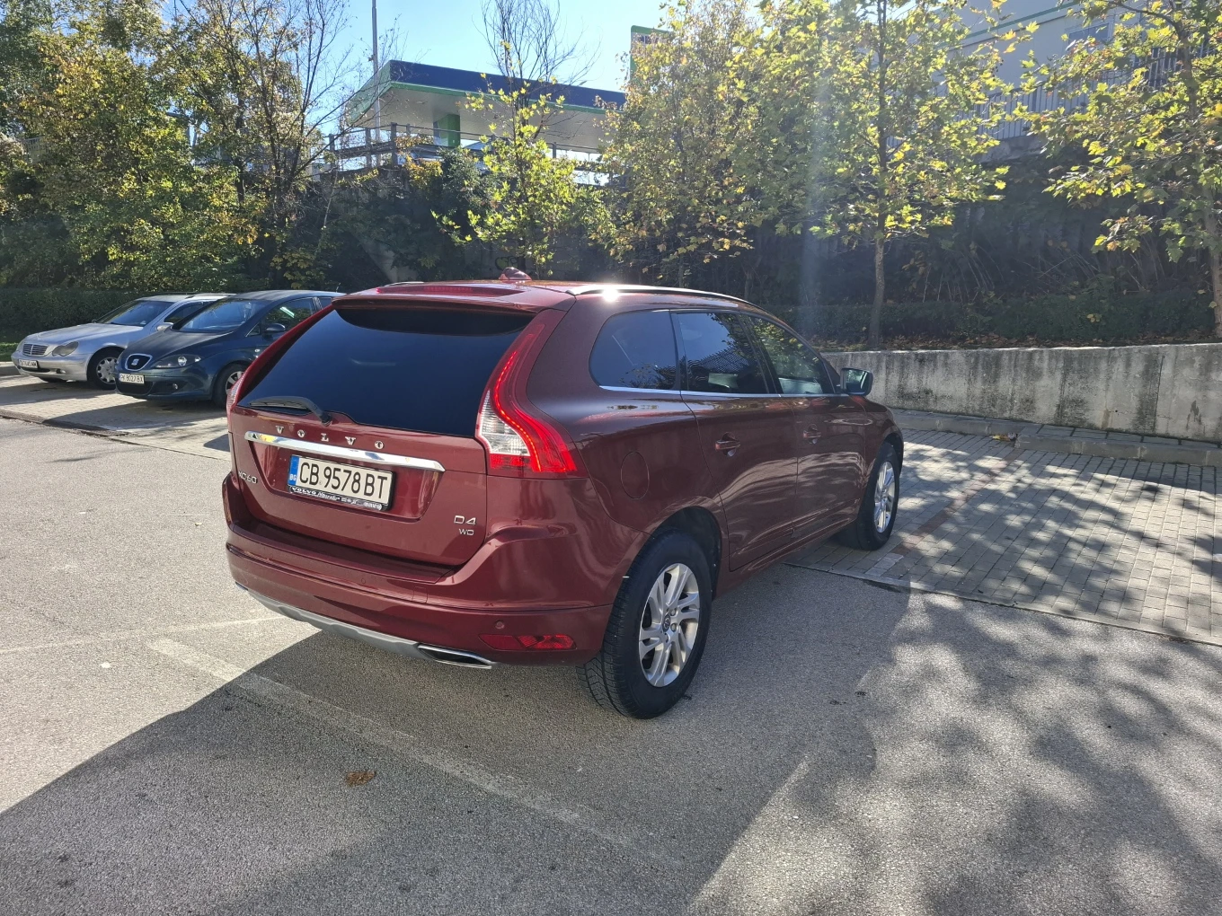 Volvo XC60 2.4 D4 AWD - изображение 4