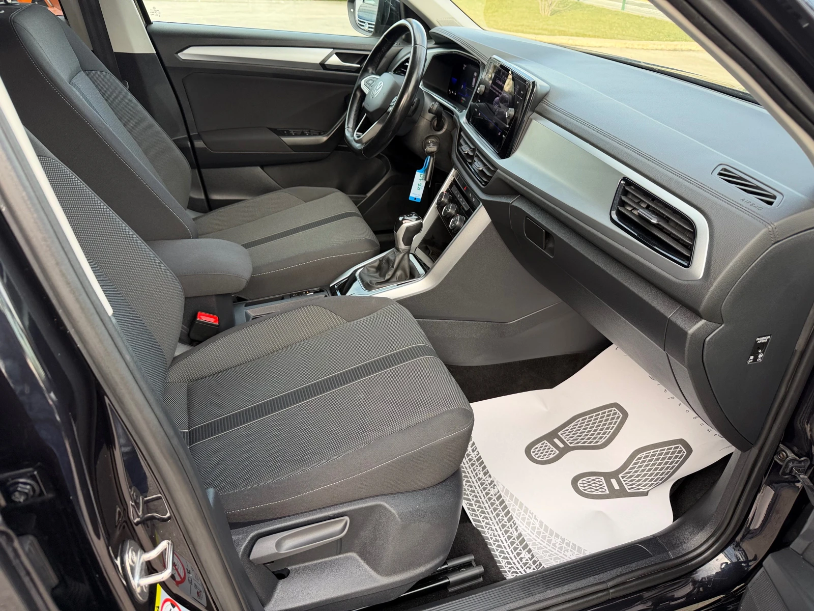 VW T-Roc 2.0 TDI AVT KAMERA LED, снимка 9 - Автомобили и джипове - 53915171