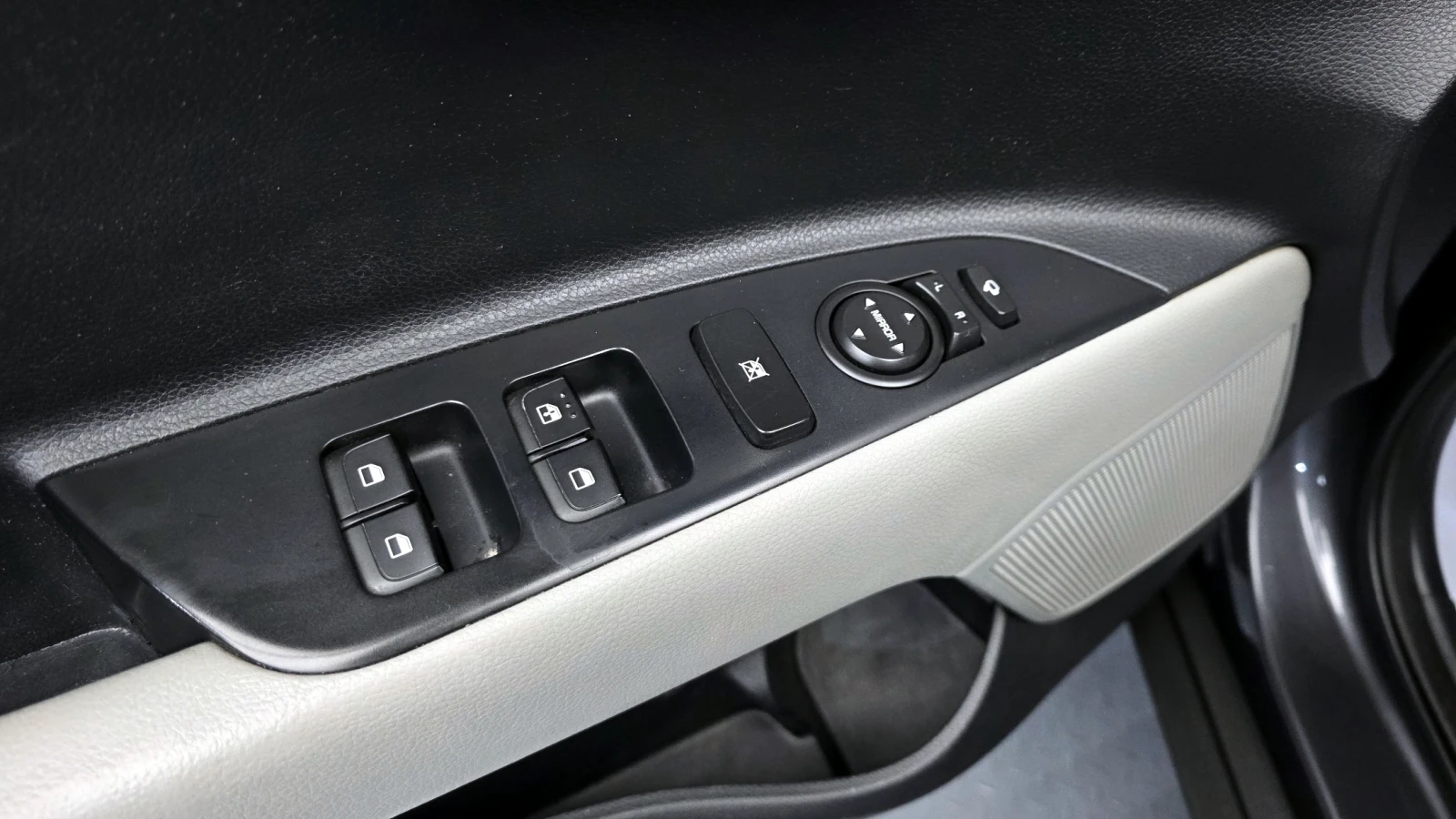 Kia Stonic 1.6 Prestige autogeorge.com, снимка 10 - Автомобили и джипове - 54136412