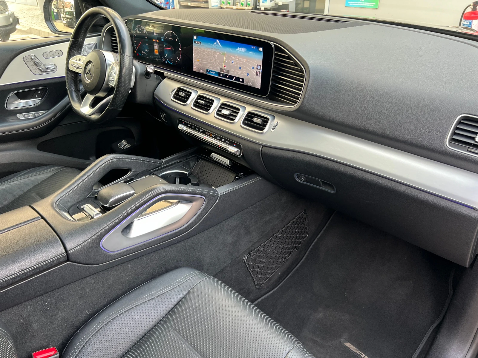 Mercedes-Benz GLE 400 d / 4-MATIC / AMG / AIRMATIC / PANO / 360 / BURM /, снимка 14 - Автомобили и джипове - 54503454