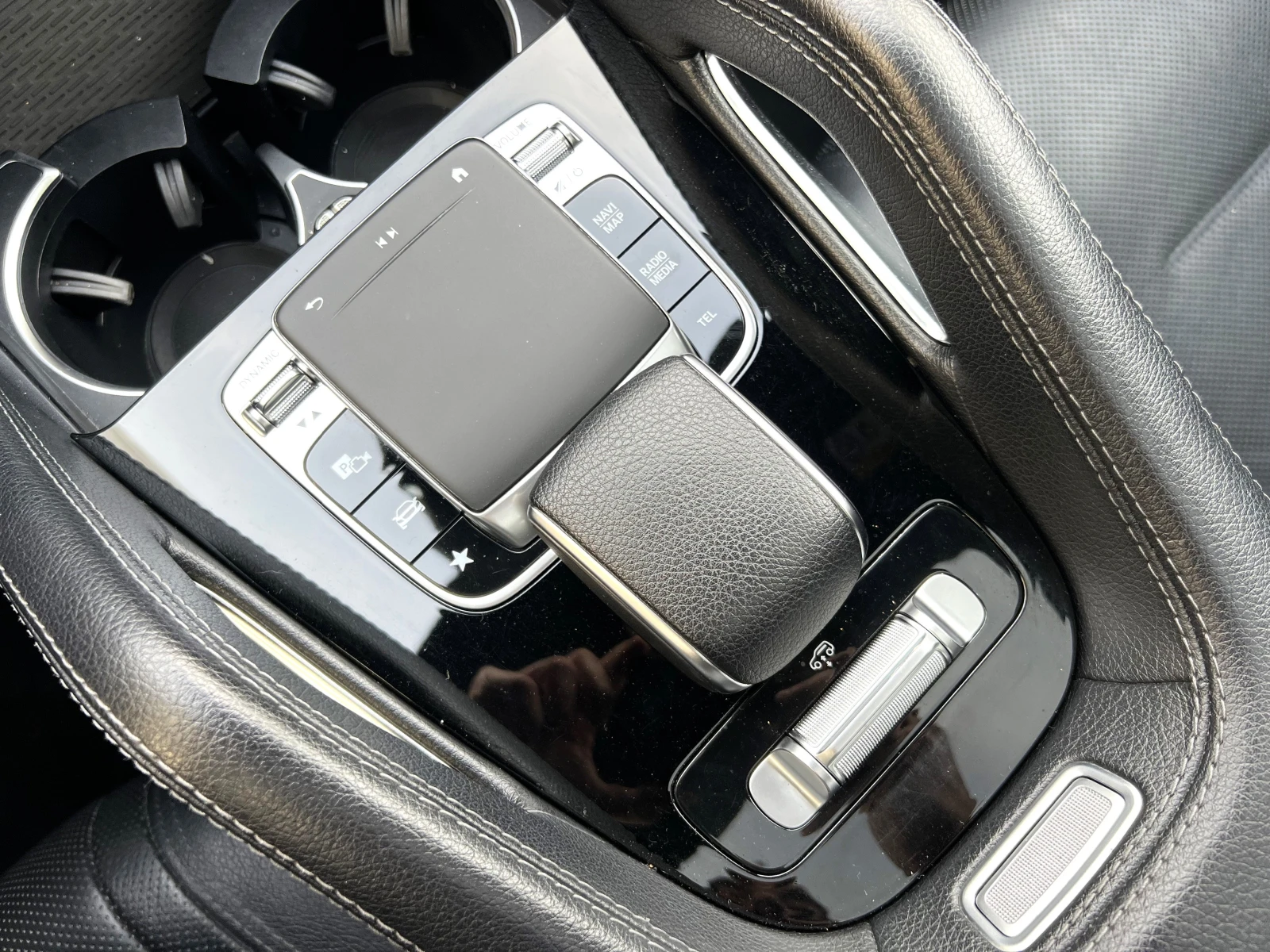 Mercedes-Benz GLE 400 d / 4-MATIC / AMG / AIRMATIC / PANO / 360 / BURM /, снимка 12 - Автомобили и джипове - 54503454