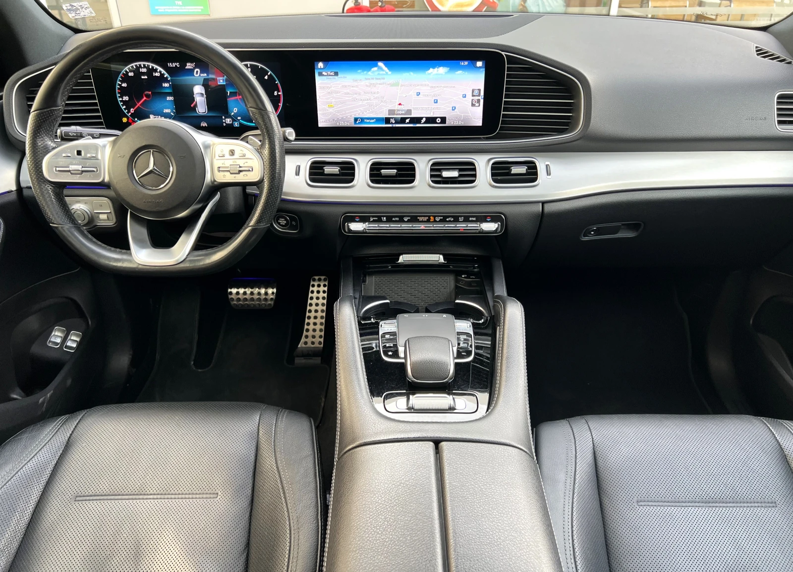 Mercedes-Benz GLE 400 d / 4-MATIC / AMG / AIRMATIC / PANO / 360 / BURM /, снимка 13 - Автомобили и джипове - 54503454