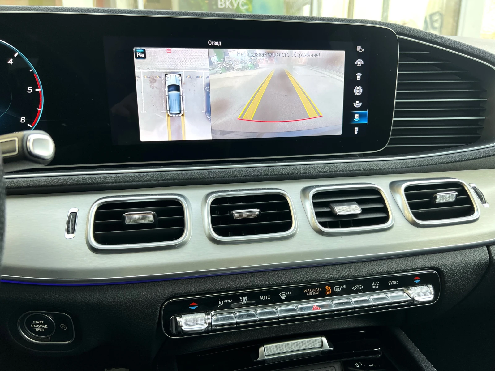 Mercedes-Benz GLE 400 d / 4-MATIC / AMG / AIRMATIC / PANO / 360 / BURM /, снимка 11 - Автомобили и джипове - 54503454