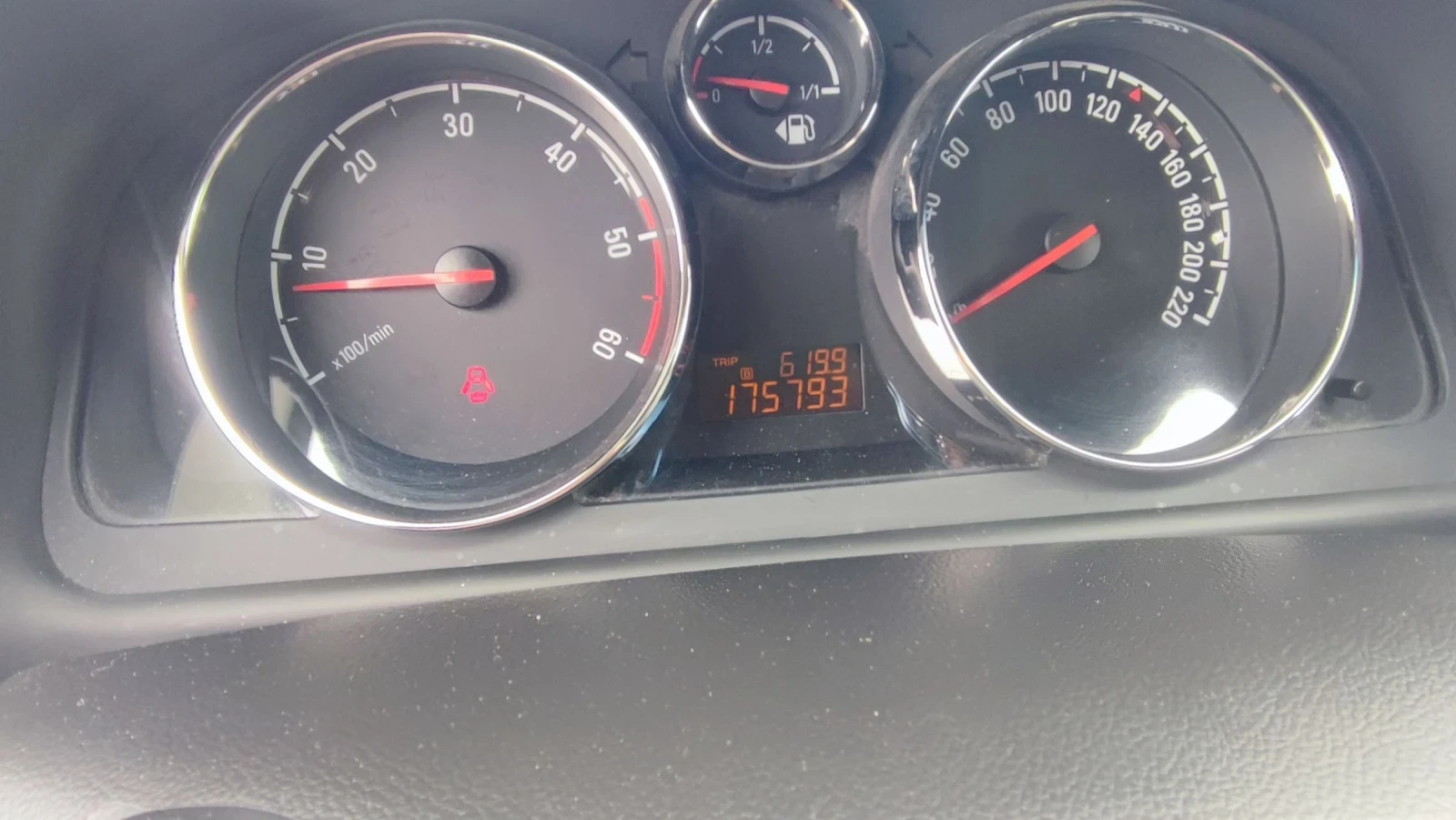 Opel Antara 2.2CDTI 4X4, снимка 9 - Автомобили и джипове - 54819680