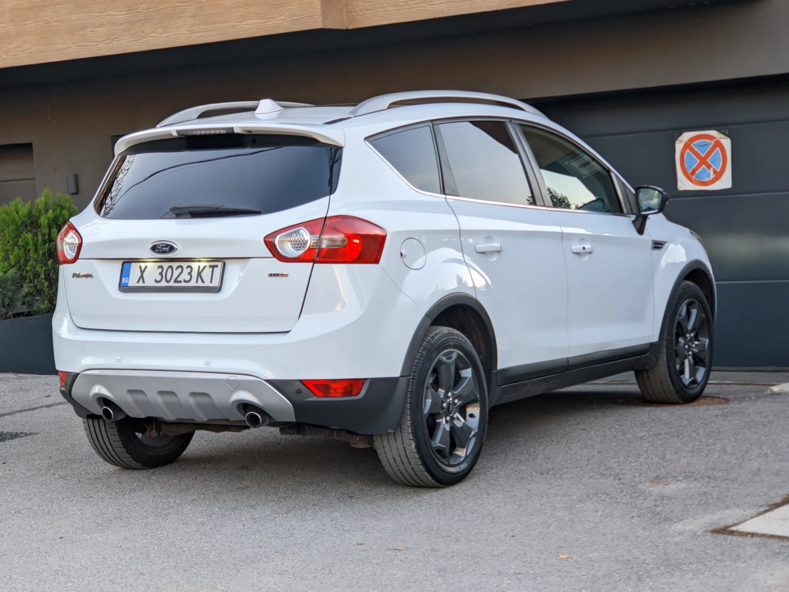 Ford Kuga 4X4 FACELIFT ПАНОРАМА Titanium Keyless Euro 5, снимка 3 - Автомобили и джипове - 56241966