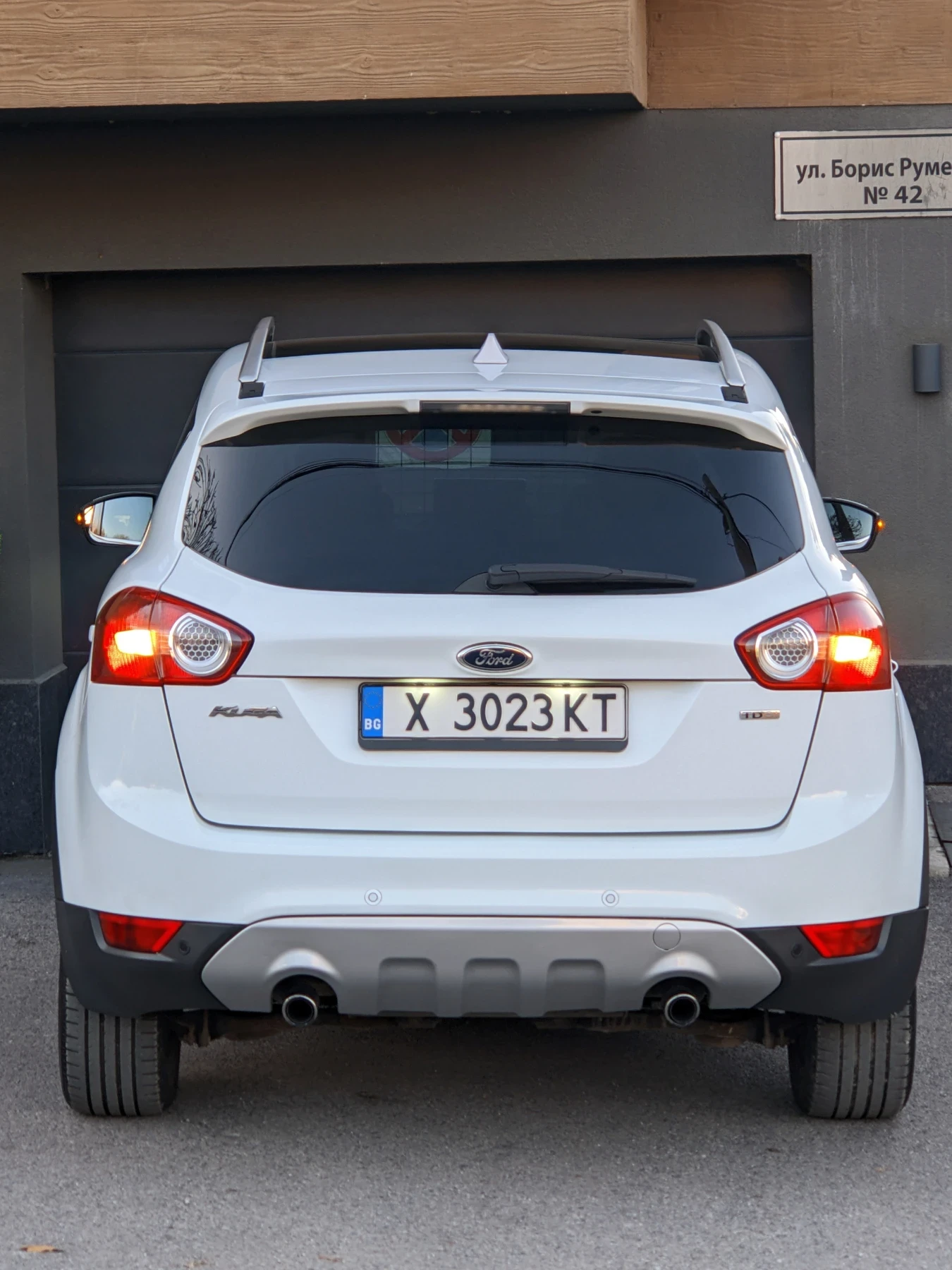 Ford Kuga 4X4 FACELIFT ПАНОРАМА Titanium Keyless Euro 5, снимка 2 - Автомобили и джипове - 56241966