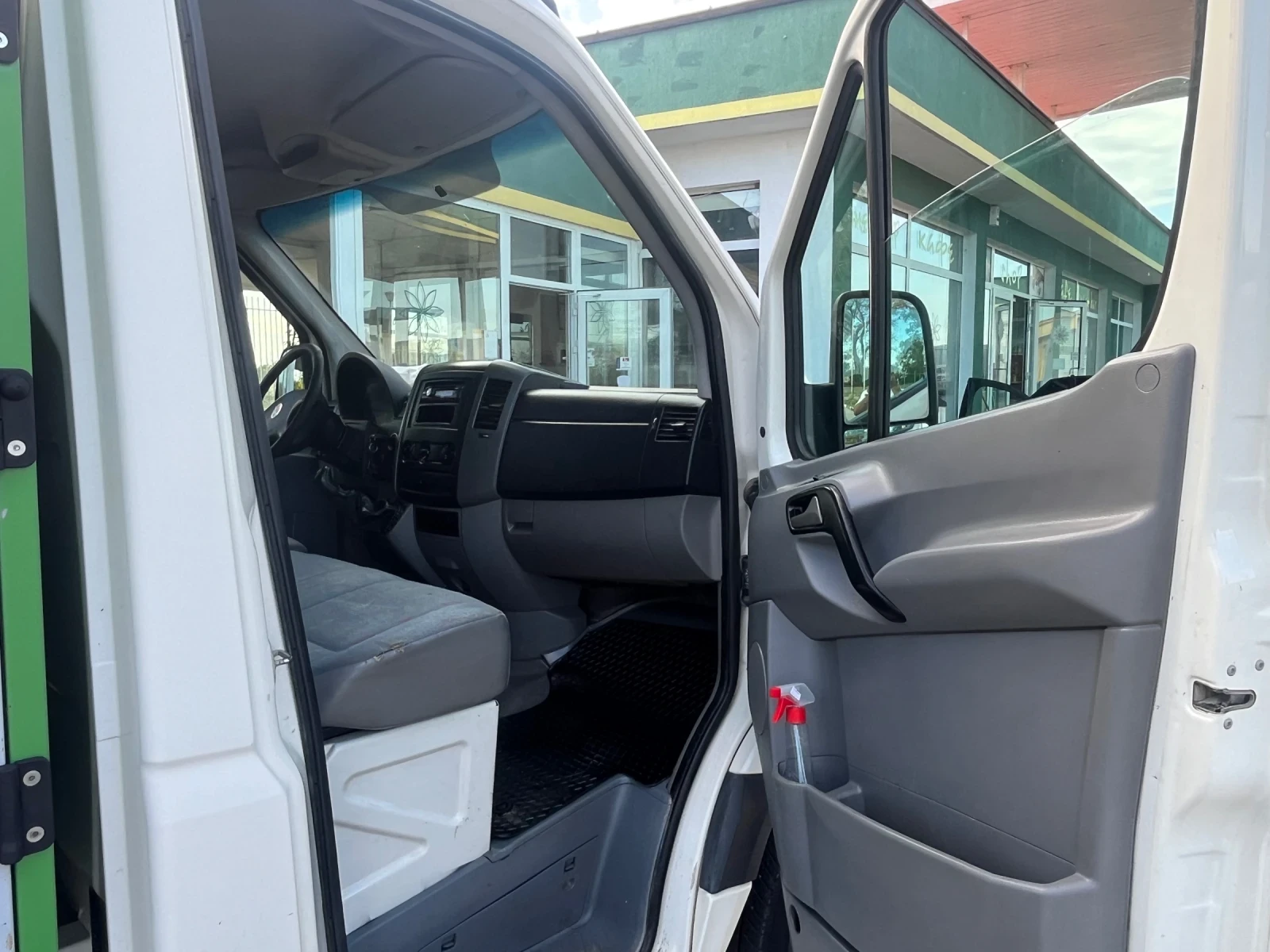 VW Crafter, снимка 8 - Бусове и автобуси - 56441671