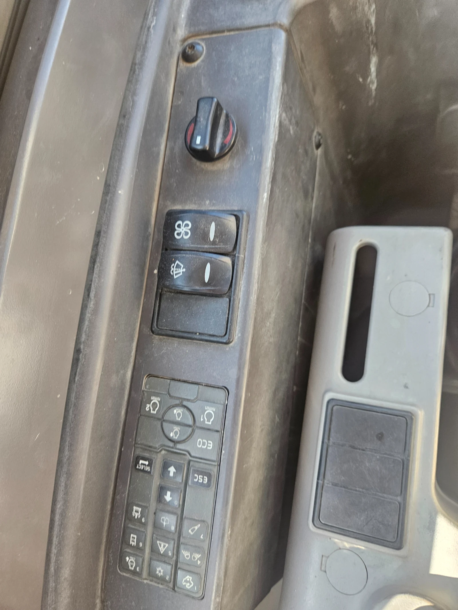 Багер Volvo ECR50D, снимка 6 - Индустриална техника - 56115441