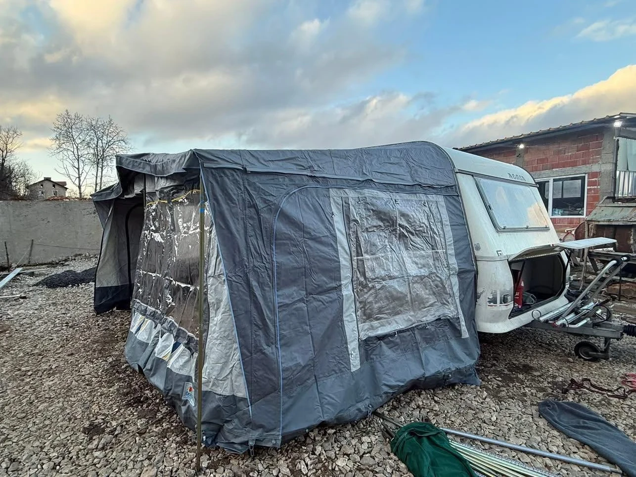 Каравана Adria Forma 460 TS, снимка 4 - Каравани и кемпери - 53997839