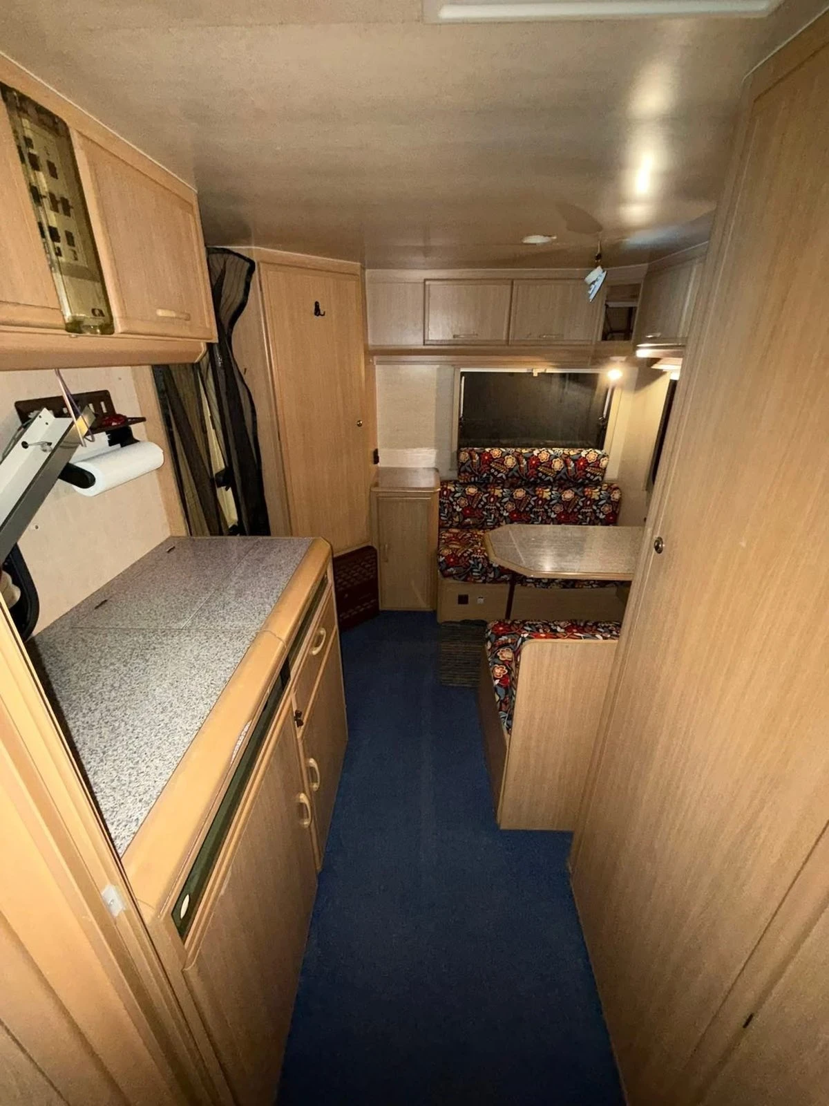 Каравана Adria Forma 460 TS, снимка 12 - Каравани и кемпери - 53997839