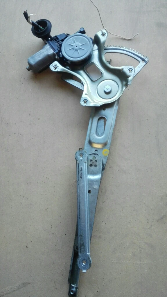 ел машинка стъкло (стъклоповдигач) предна лява Лексус IS220