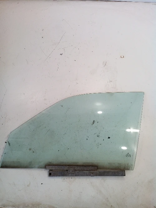 стъкло странично предно ляво за Фолксваген Пасат