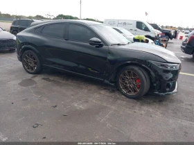 ������ Ford Mustang