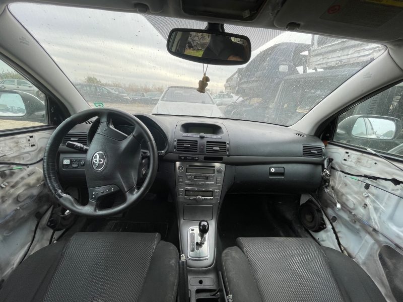 Toyota Avensis 1.8, снимка 5 - Автомобили и джипове - 38313478