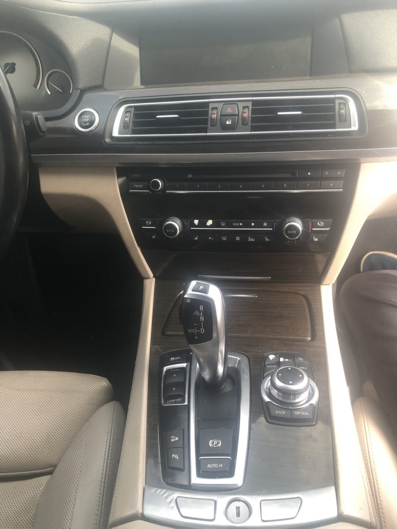 BMW 750 5.0i X-Drive, снимка 7 - Автомобили и джипове - 42268632