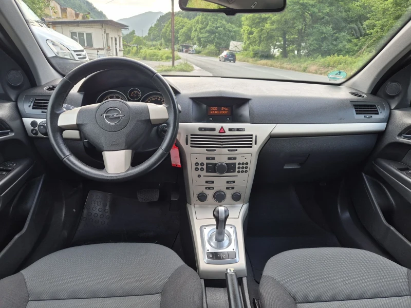 Opel Astra АВТОМАТИК, снимка 10 - Автомобили и джипове - 50639526