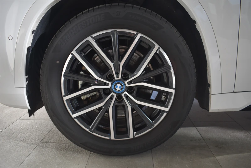 BMW iX1 xDrive30, снимка 5 - Автомобили и джипове - 51730788