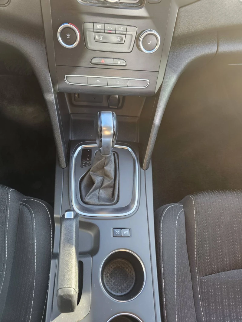 Renault Megane 1.3 TCe 140 EDC, снимка 9 - Автомобили и джипове - 51750129