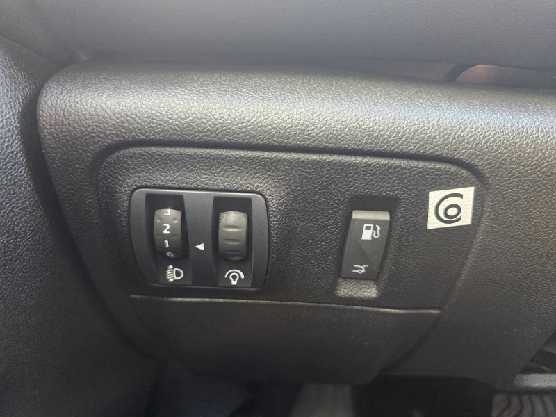 Renault Megane 1.3 TCe 140 EDC, снимка 12 - Автомобили и джипове - 51750129